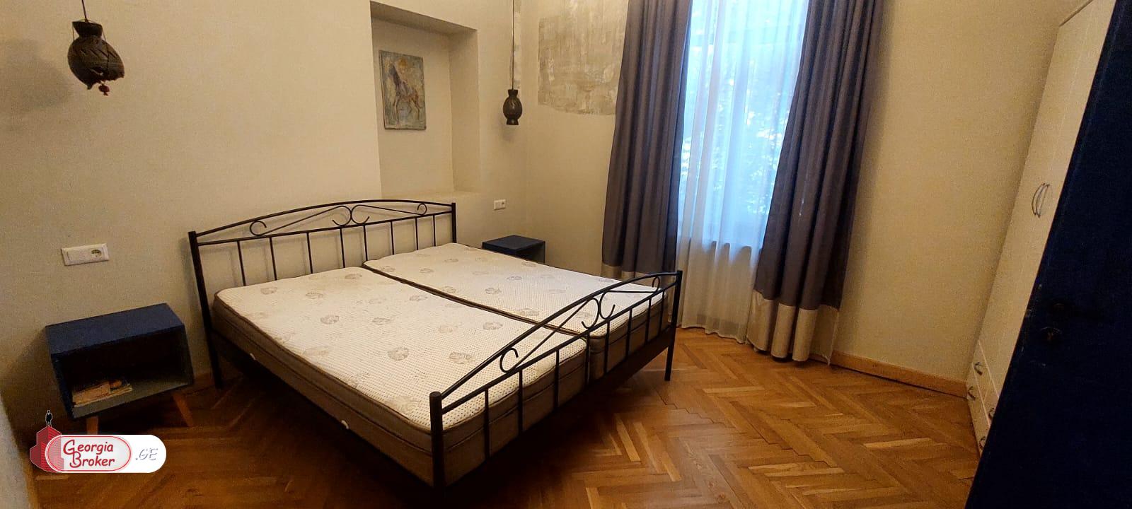 ქირავდება ახალი გარემონტებული 6 ოთახიანი ბინა ვერის პარკთან